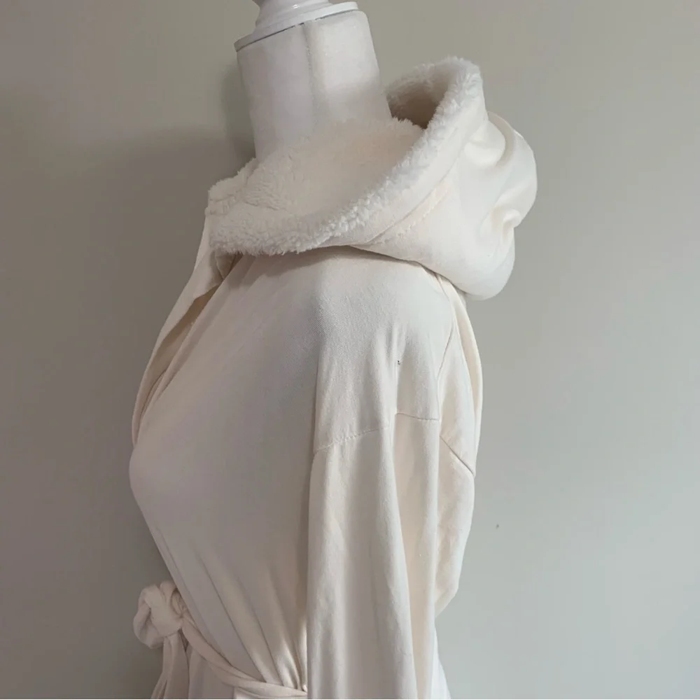 Pure Fiber Soft Sherpa Lounge Belted Hooded Robe - Picture 4 of 11